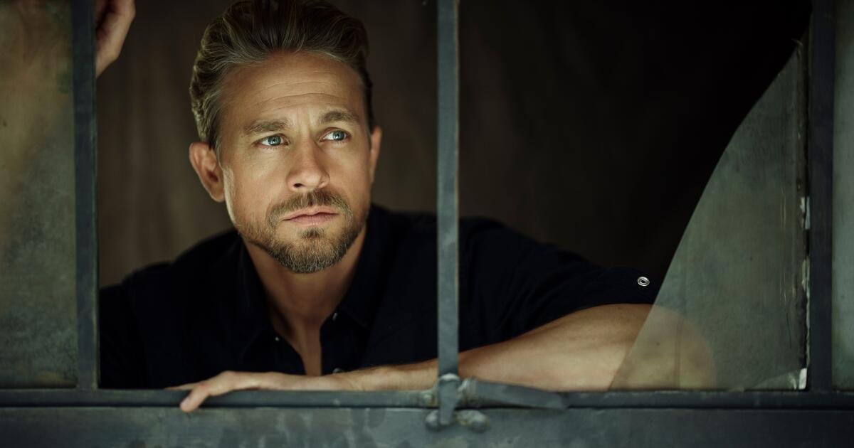 You are currently viewing How Charlie Hunnam reinvented himself with ‘Monster’s’ Ed Gein