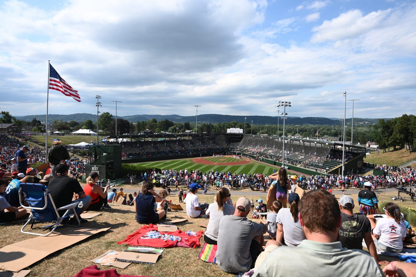 You are currently viewing Mystery surrounds Little League coach’s ejection during championship game after ESPN cuts his mic