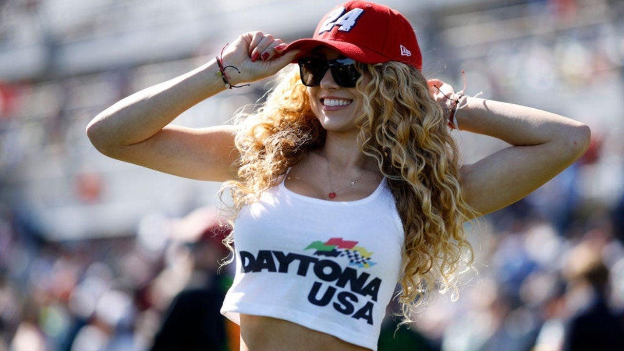 You are currently viewing NASCAR makes major change to 2027 Daytona 500 week, fans furious with another change & race wife in Costa Rica