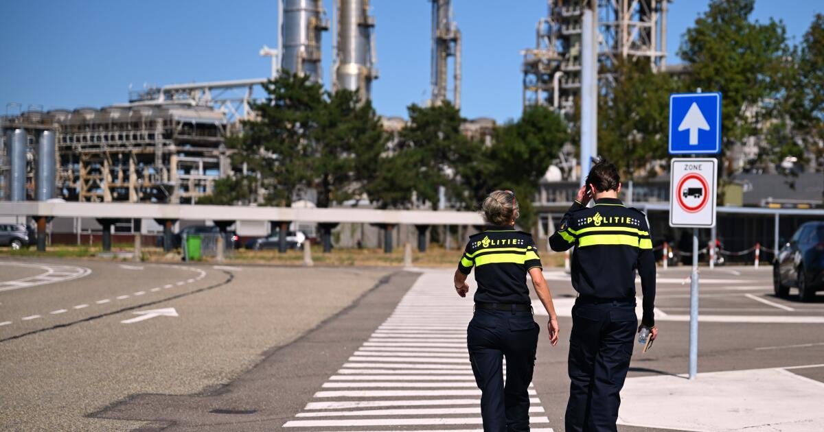 You are currently viewing Explosion at Dutch port of Rotterdam leaves 1 dead, several injured
