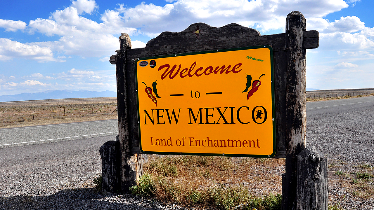 You are currently viewing Babylon Bee sues New Mexico over AI disclaimer law on political satire