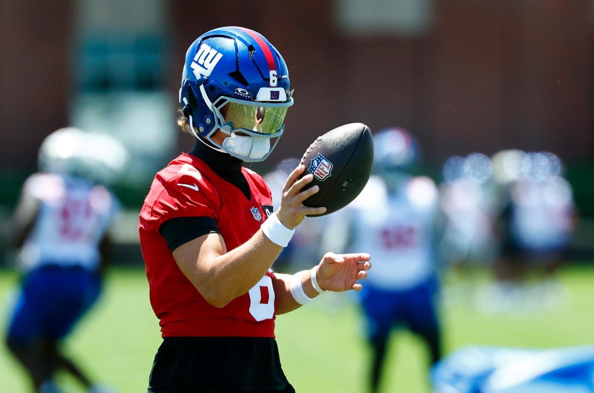 You are currently viewing NFL picks, prediction: Will Jaxson Dart keep up his rushing touchdown production?