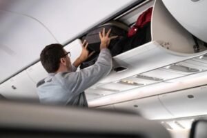 Read more about the article Australian airline Jetstar will charge passengers to use overhead lockers for their bags