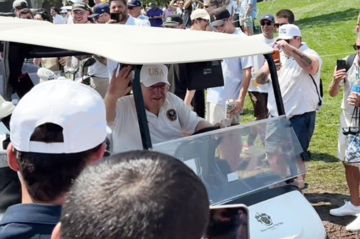 You are currently viewing President Trump cheered during LIV Golf event at his Bedminster club with league’s future uncertain