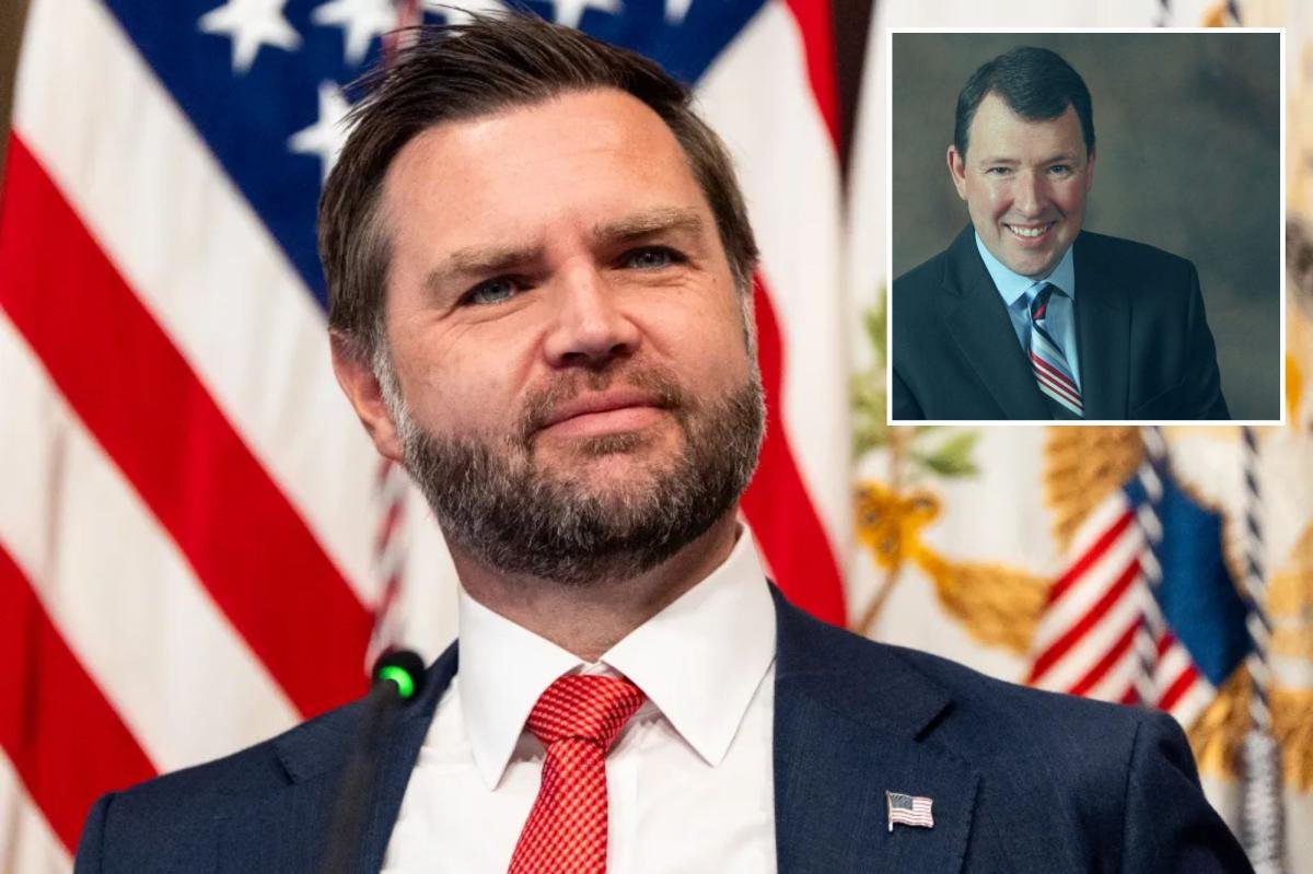 You are currently viewing JD Vance takes gloves off on conservative columnist who mocked Gen. Zers for complaining about $20 burritos