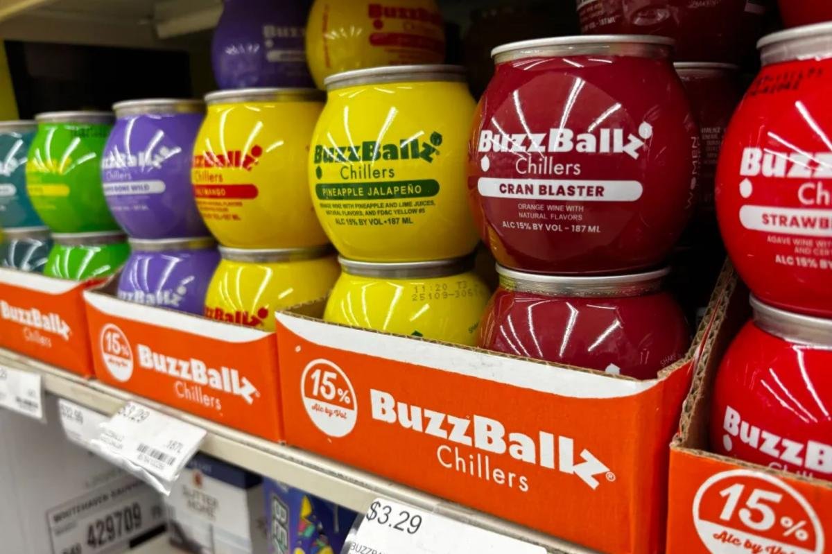 You are currently viewing Gen Z’s $3 hack to beat the soaring cost of going out in NYC — tiny canned cocktails that pack a fierce punch