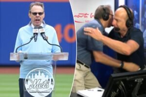 Read more about the article Retiring Howie Rose calls inning with Gary Cohen in emotional Mets booth moment: ‘I treasure you’