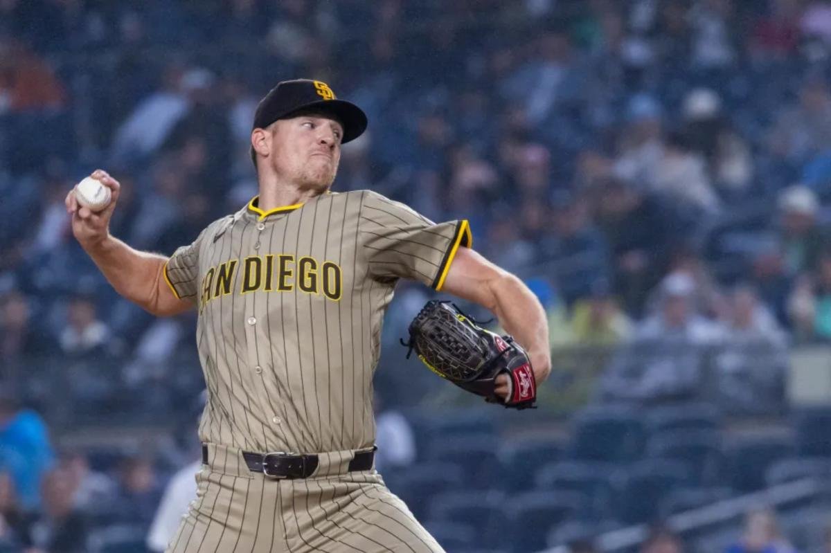 You are currently viewing Nick Pivetta abruptly exits Padres rehab outing with apparent injury