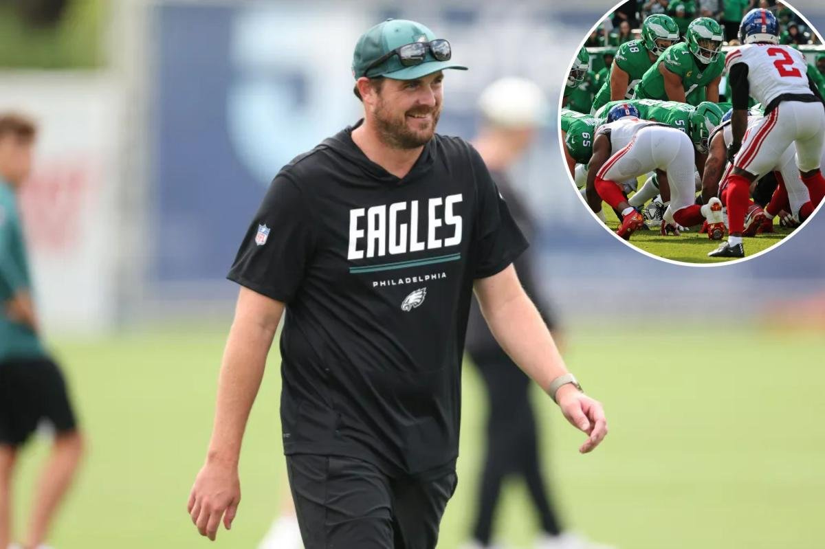You are currently viewing New Eagles offensive coordinator Sean Mannion makes his Tush Push stance clear