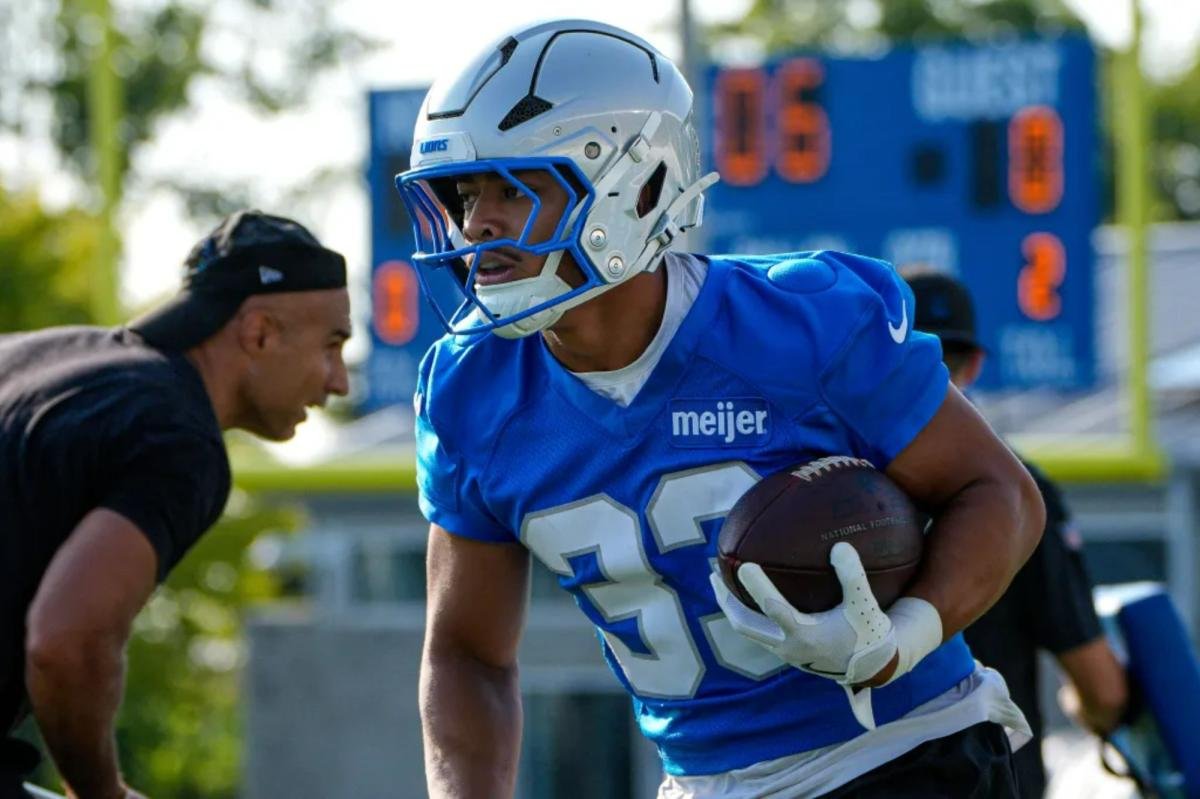 You are currently viewing Lions running back Sione Vaki suffers ‘freak’ injury at training camp