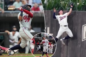 Read more about the article Kyle Schwarber belts two Field of Dreams home runs — with help of Twins outfielder’s blunder