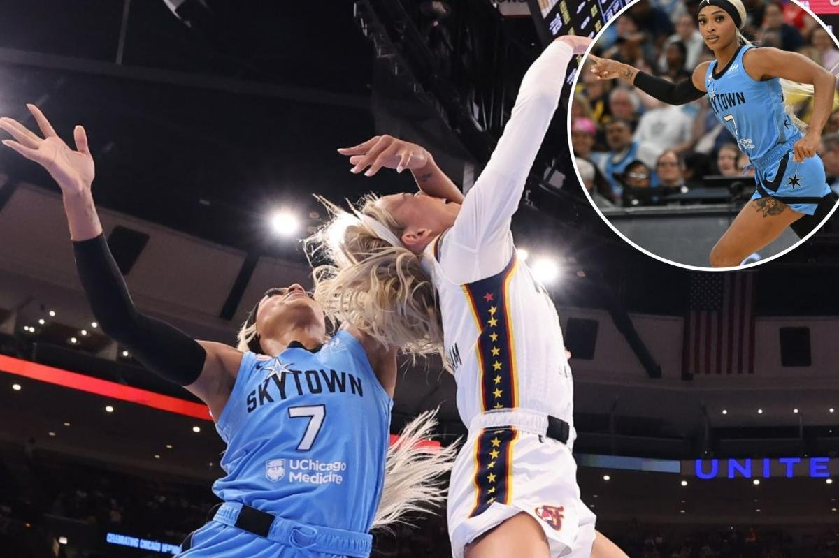 You are currently viewing DiJonai Carrington can’t wait for Sophie Cunningham rematch after ‘white privilege’ flagrant foul controversy