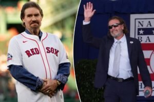 Read more about the article Wade Boggs shocks fans âÂ and MLB great âÂ with shirtless photo after beating cancer