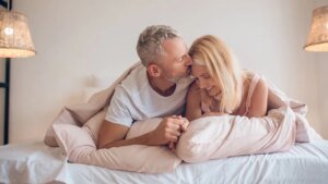 Read more about the article How often are married people having sex? American intimacy numbers revealed