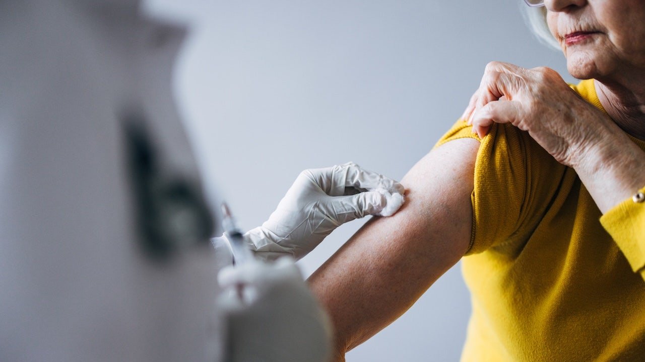 You are currently viewing FDA approves Moderna’s first mRNA flu vaccine for adults 50 and up