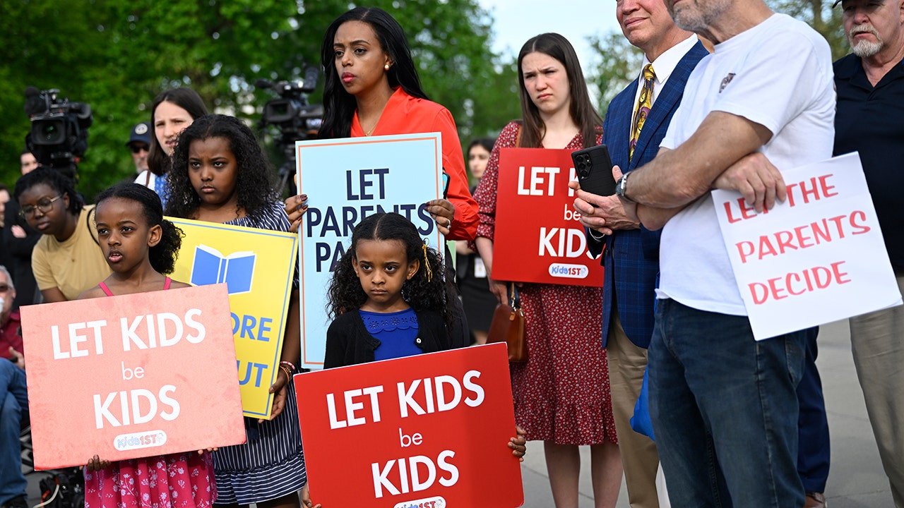 Read more about the article Portland mom urges people to ‘be loud’ after suing kids’ school over pride flag