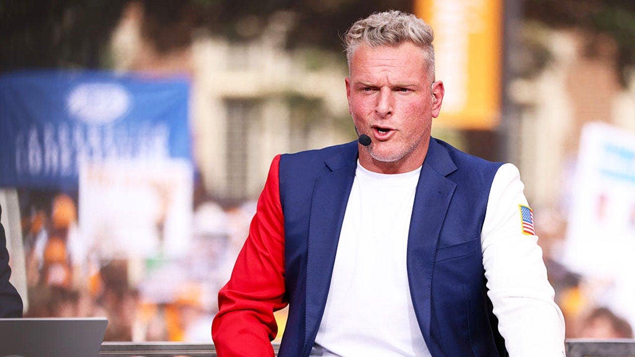 Read more about the article Pat McAfee pokes fun at Anthony Fauci pleading the Fifth Amendment live on ESPN