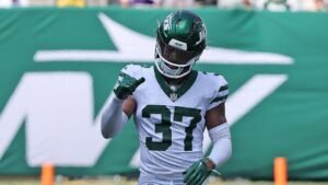 Read more about the article Jets CB Qwan’tez Stiggers taken off in ambulance at training camp