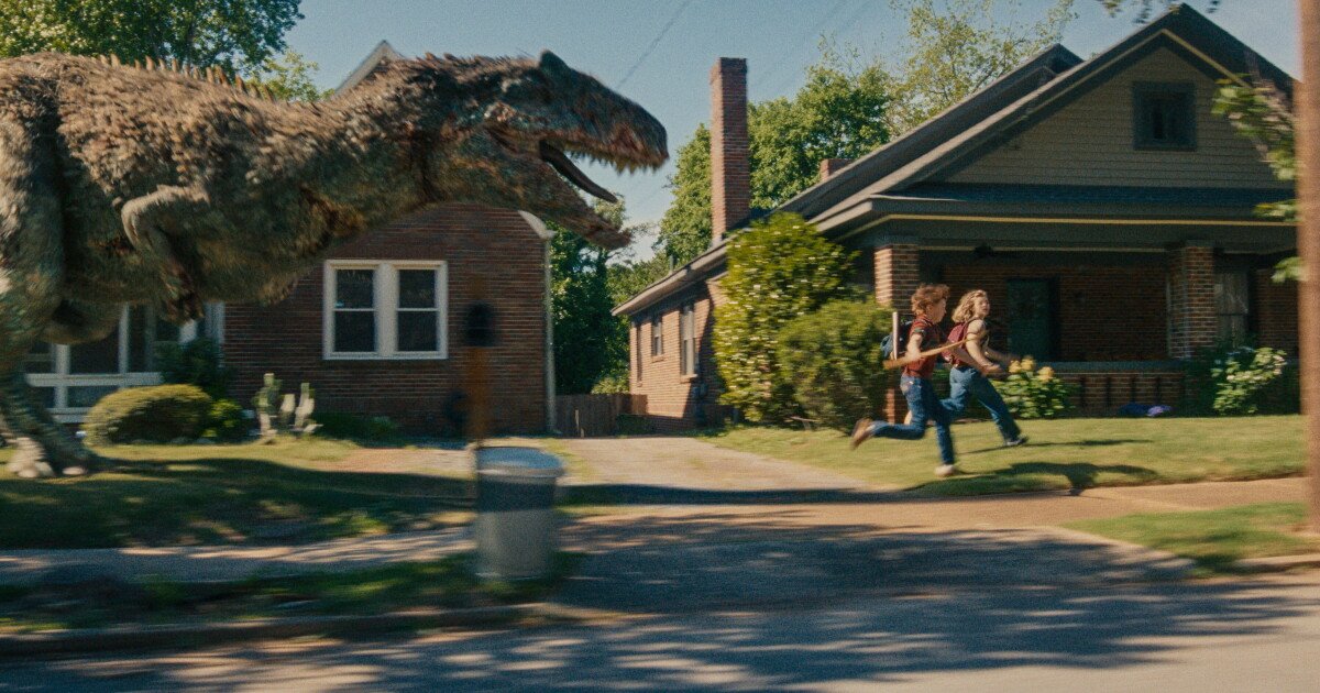 You are currently viewing ‘The End of Oak Street’ is a good time at the movies, plain and simple