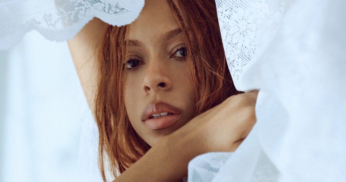 You are currently viewing Ravyn Lenae, viral success story, adjusts to the aftershock