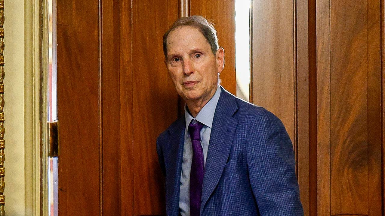 You are currently viewing Sen. Ron Wyden proposes new tax on data centers and cloud computing