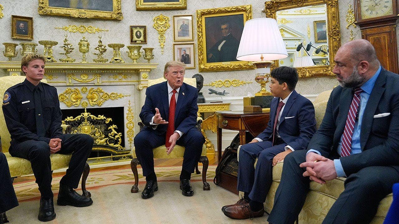 You are currently viewing Trump praises teen California lifeguard Ryder Williams at White House