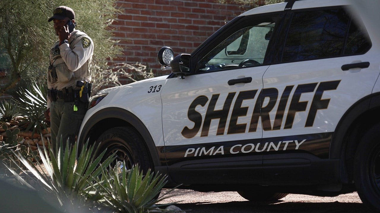 You are currently viewing Nancy Guthrie update: Investigators search brush behind her home, neighbor says