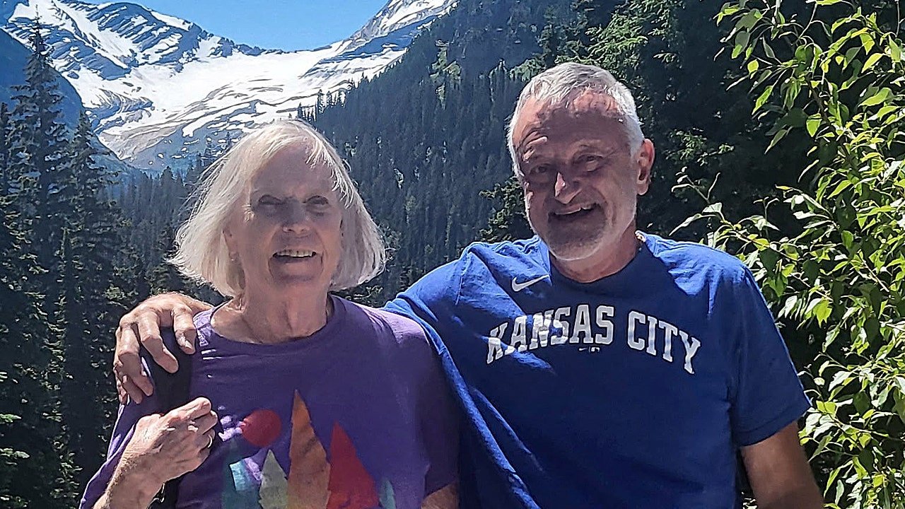 You are currently viewing Kansas City man dies at Glacier National Park after rock crashes through Jeep
