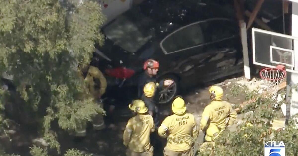 You are currently viewing Children injured after vehicle slams into Glendale preschool