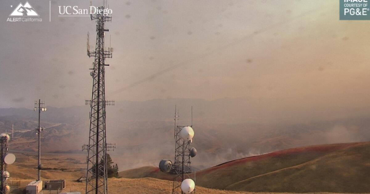 You are currently viewing Ridge fire prompts evacuation orders, closes 5 Freeway near Gorman