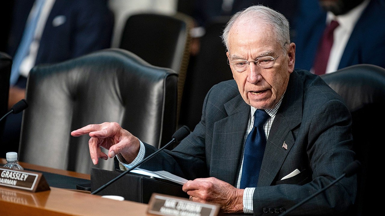 You are currently viewing Chuck Grassley credited with sealing Todd Blanche’s AG confirmation