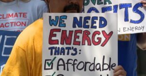 Read more about the article Affordable energy advocates rally in front of Sempra HQ after the company posts ‘strong’ quarterly earnings