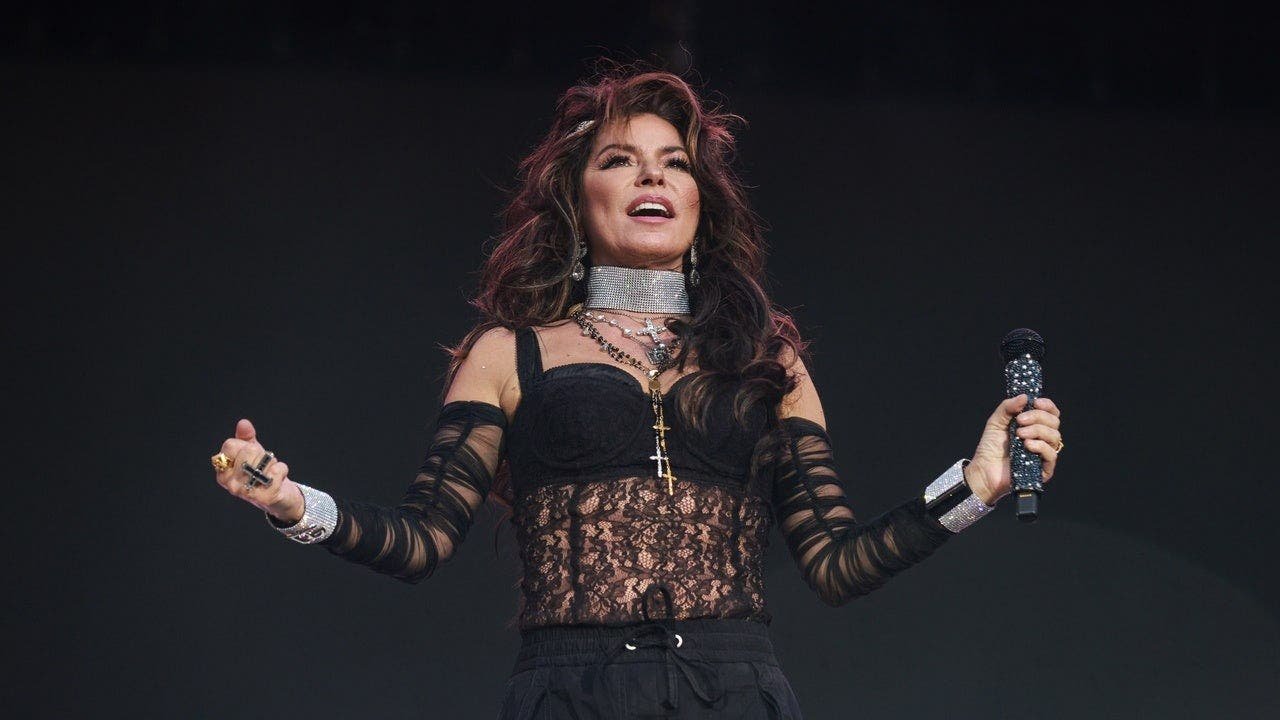 You are currently viewing Shania Twain says her hit songs were never meant as feminist anthems
