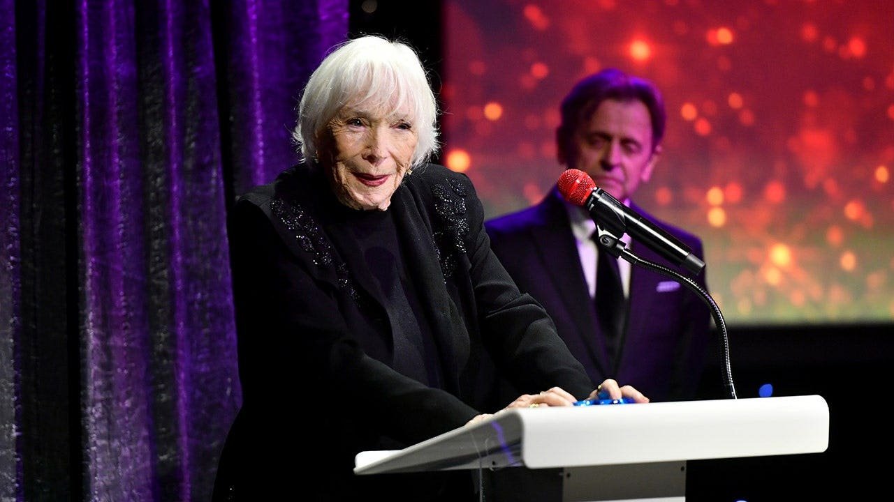 Read more about the article Shirley MacLaine makes rare video appearance for ‘Sweet Charity’ screening
