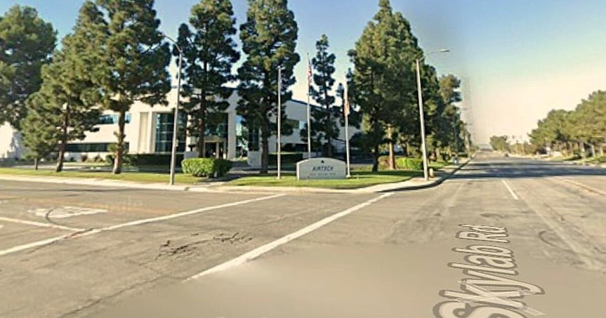 Read more about the article Man in wheelchair struck by car in Huntington Beach dies from injuries
