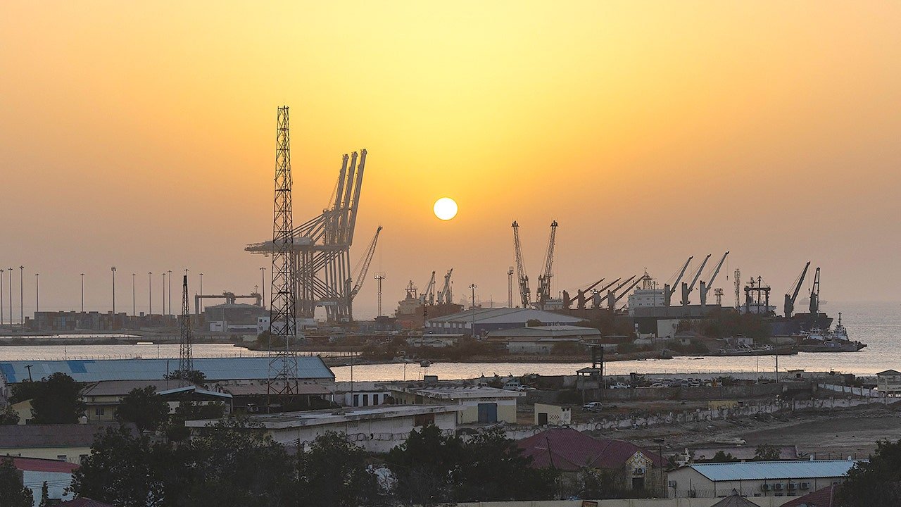 You are currently viewing Houthi Red Sea attacks could force US strategy shift to African nation
