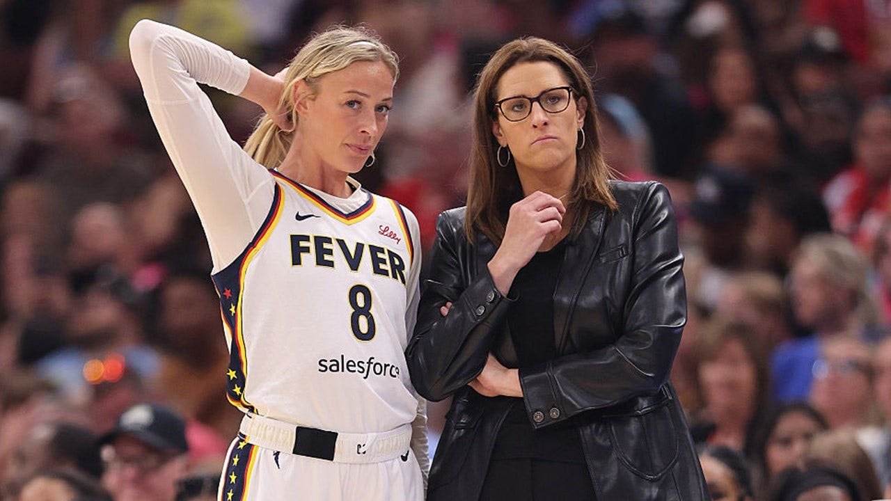 You are currently viewing Fever coach Stephanie White defends DiJonai Carrington after flagrant foul ejection on her own player