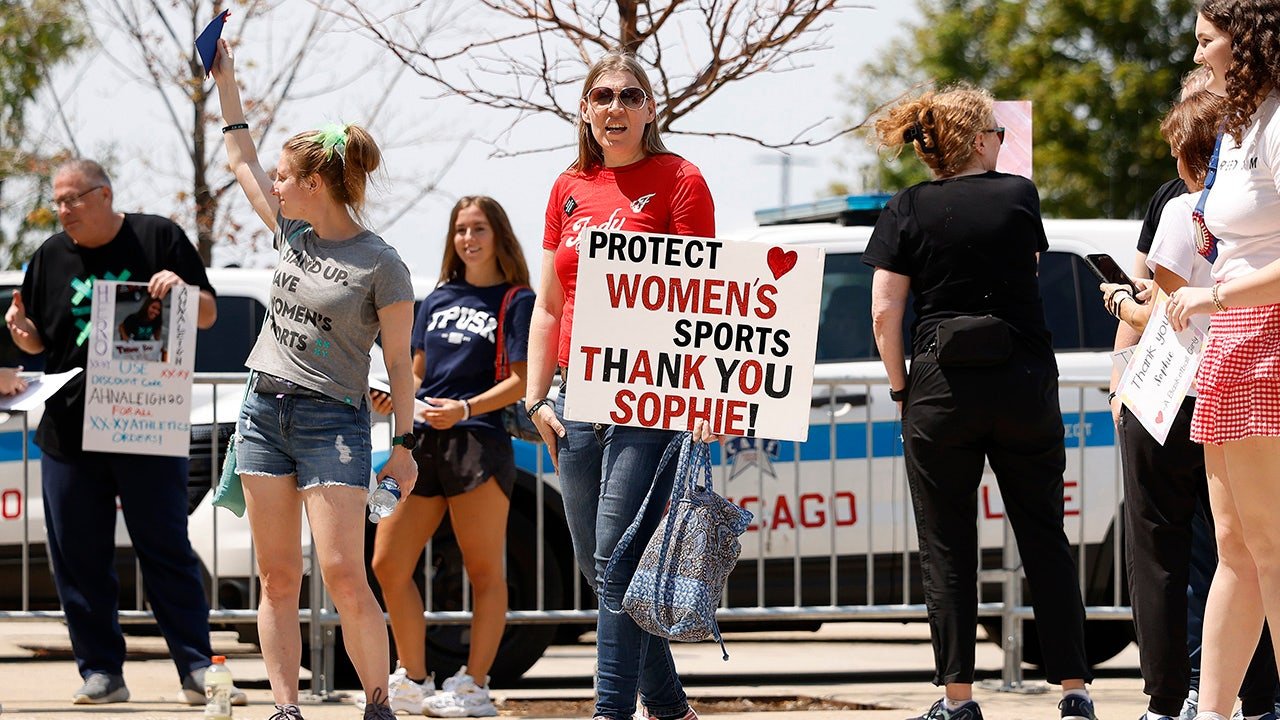 You are currently viewing Sophie Cunningham supporters rally in Chicago, while protesters showcase what’s wrong with America