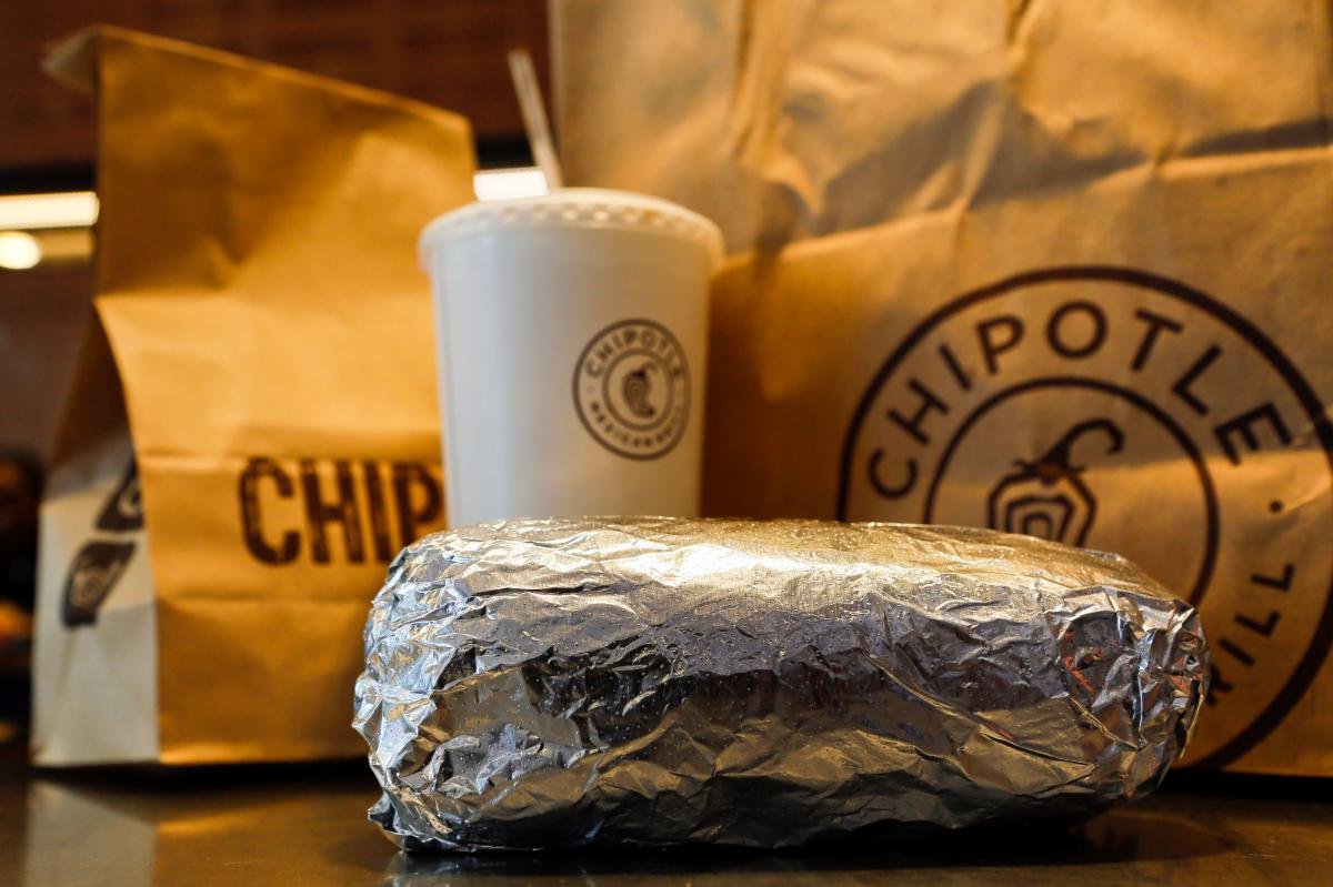 You are currently viewing Chipotle to give away $1 million in free food starting this week