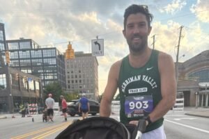 Read more about the article Dad breaks world record running a mile in 4:17 with a stroller — and his 18-pound daughter