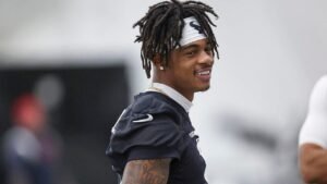 Read more about the article Tank Dell returns to Texans padded practice for first time since 2024