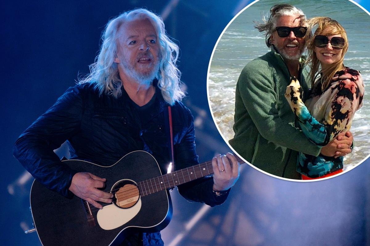 You are currently viewing Tears for Fears singer confesses ‘I chose life’ after falling for another woman before his wife’s death