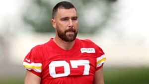 Read more about the article Chiefs coach Andy Reid has a blunt response to everyone freaking out over Travis Kelce’s dad bod