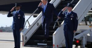 Read more about the article Trump arrives in Los Angeles for GOP fundraiser. Newsom bemoans ‘overdue’ wildfire relief