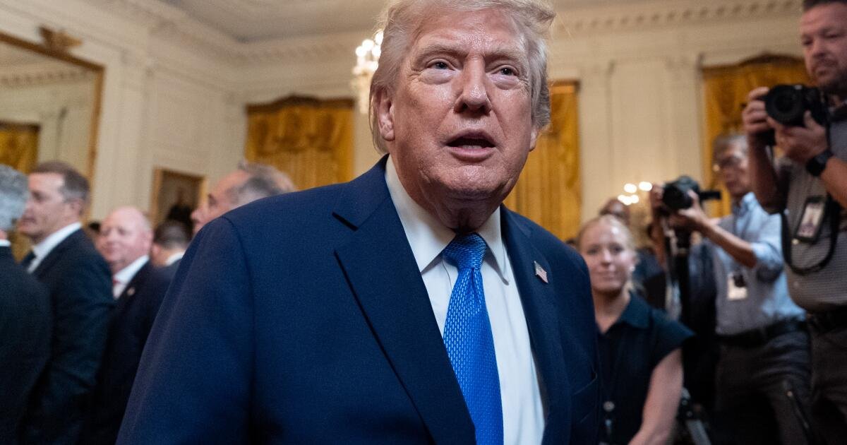 You are currently viewing After Supreme Court loss, Trump again targets birthright citizenship with new orders