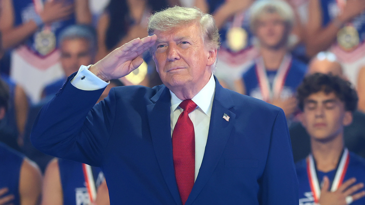 You are currently viewing Trump says the law blocks him from running for a third term in 2028