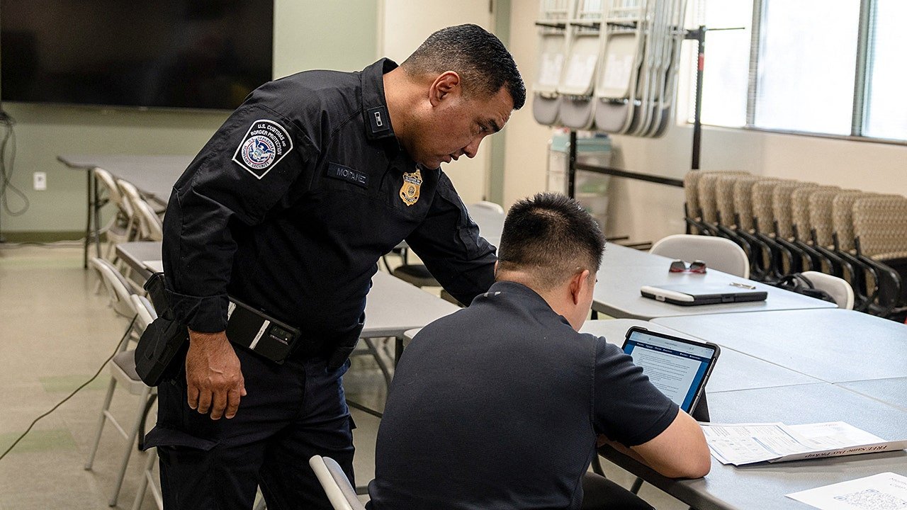 Read more about the article GrapheneOS duress PIN triggers a federal charge at CBP inspection
