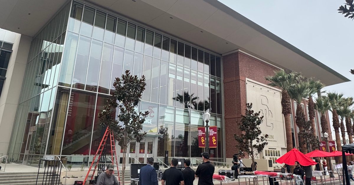 Read more about the article From napkin crown jewel: Inside USC’s new football training center