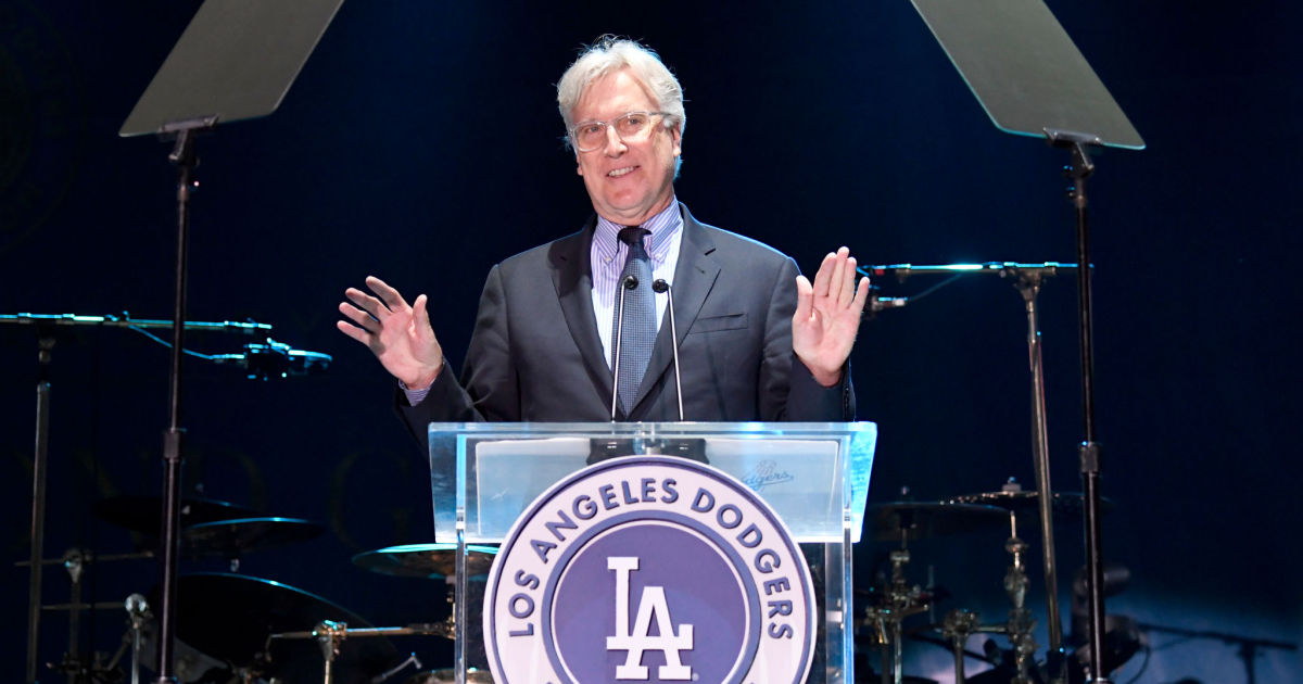 You are currently viewing Some questions (and answers) about Mark Walter selling the Lakers