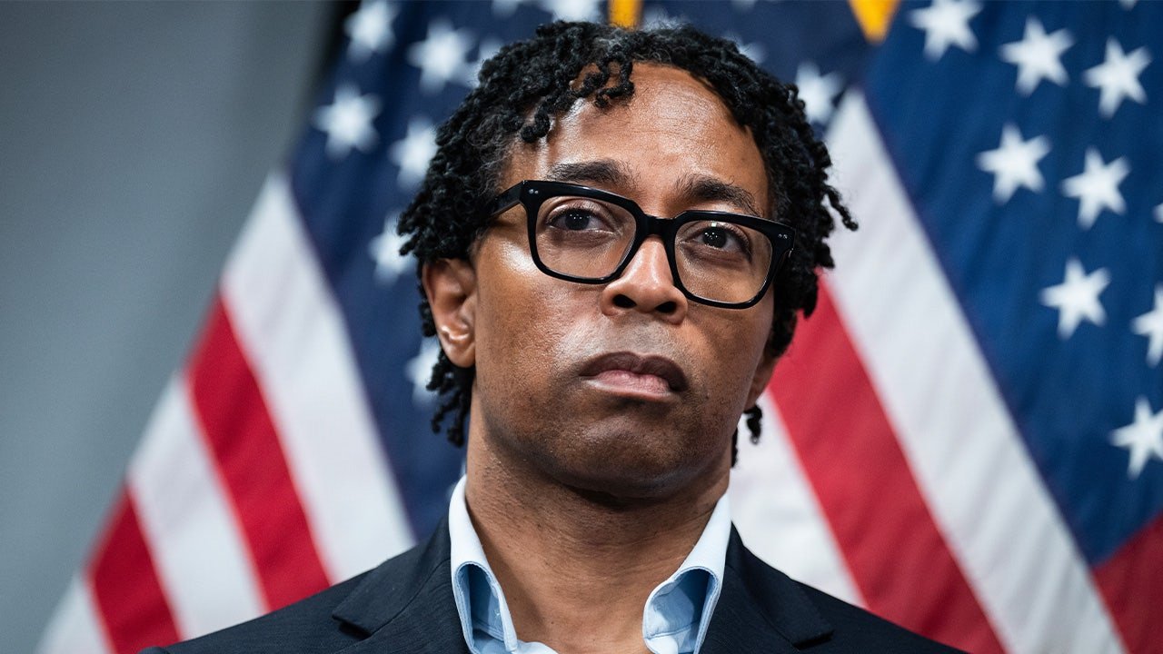 You are currently viewing Wesley Bell defeats Cori Bush in Missouri House primary for second time